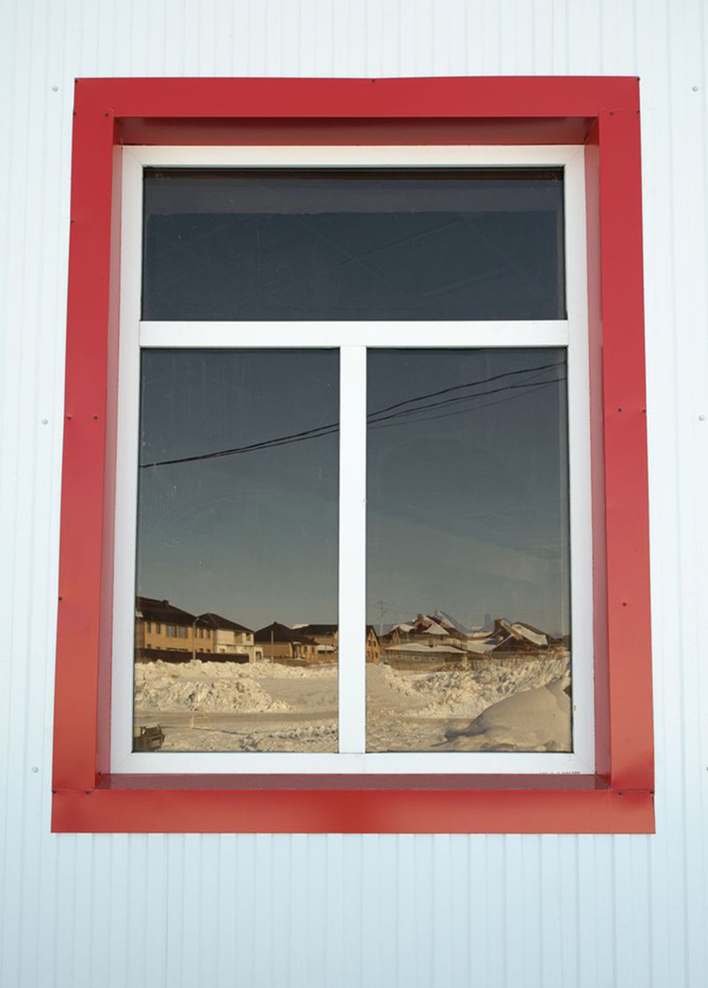 Использование пластика для облицовки оконного проема