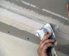 Собираем излишки шпаклевки